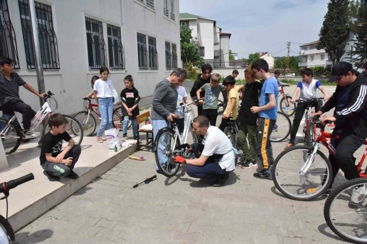 Bilecik Belediyesinden öğrencilere bisiklet eğitimi
