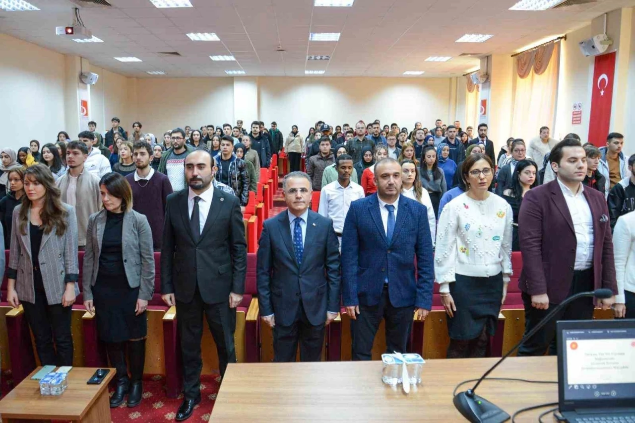 Bilecik’te &quot;Türkiye Yüzyılı Vizyonuyla Kariyer Gelişiminde İletişim ve Dezenformasyonla Mücadele&quot; semineri
