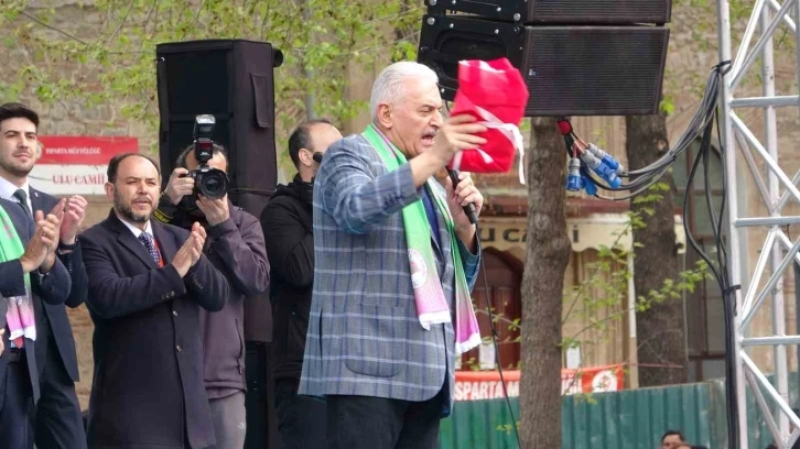 Binali Yıldırım: "Terör örgütünü tekrar başımızın belası yapmak isteyenlere dünyayı zindan edeceğiz"
