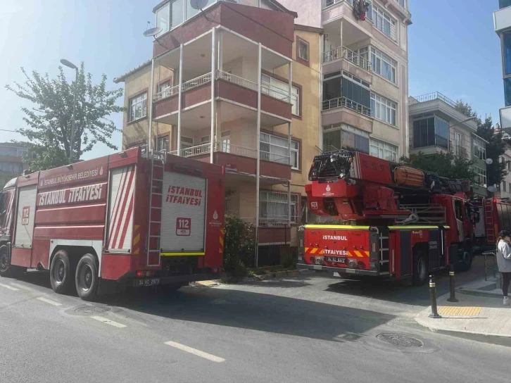 Binanın elektrik panosundaki yangını görünce panikleyerek düştü: 71 yaşındaki adam ağır yaralandı
