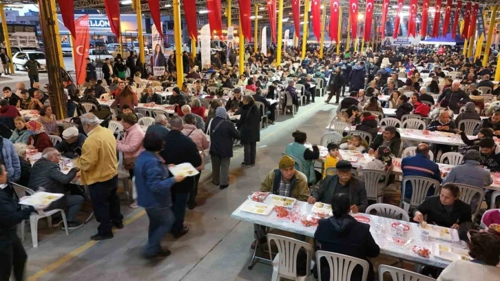 Binlerce Aydınlı iftarını Büyükşehir Belediyesi’nin sofralarında açtı
