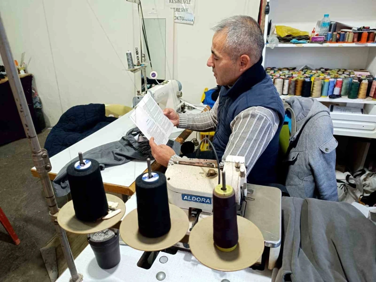 Bir ilçe okuma seferberliği başlattı: Her akşam 20 dakika hayat duruyor, herkes kitap okuyor
