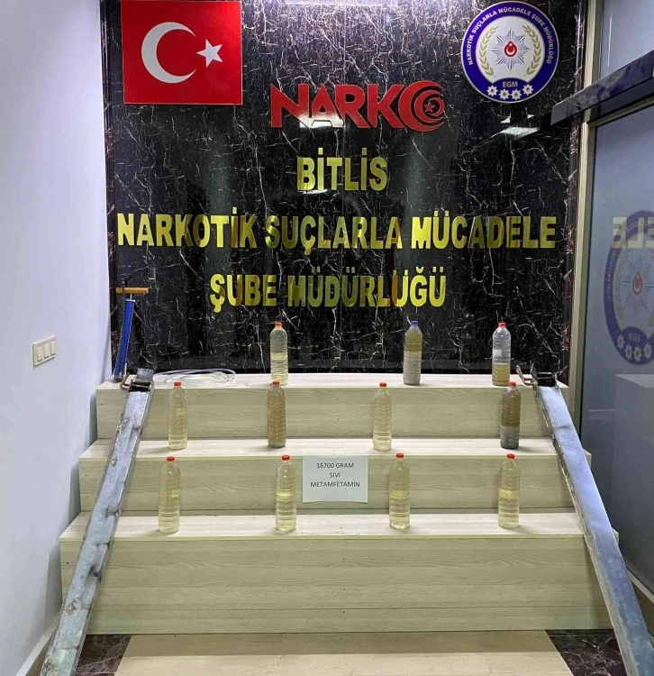 Bitlis’te 16 kilo 700 gram sıvı metamfetamin ele geçirildi
