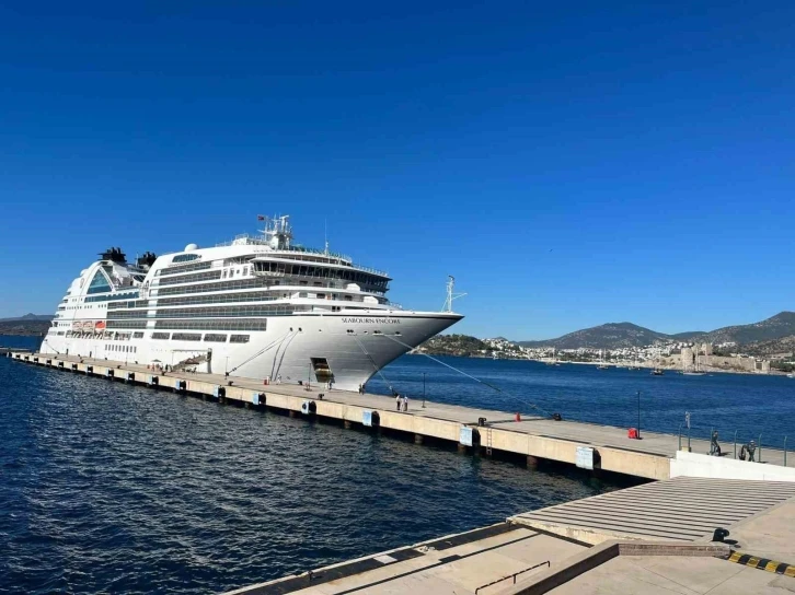 Bodrum’a sezonun son gemisi geldi