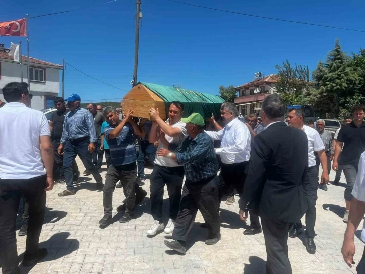 Boğularak ölen anne ve oğlu son yolculuğuna uğurlandı
