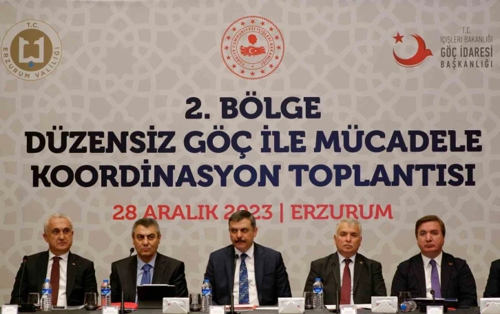 Bölge valileri düzensiz göçle mücadele için Erzurum’da toplandı
