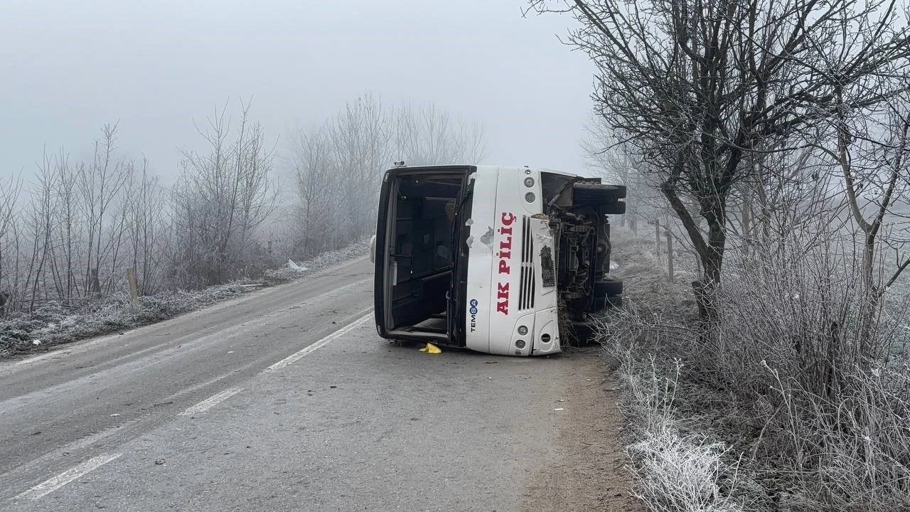 Bolu’da Akpiliç’in işçi servisi devrildi: 9 yaralı
