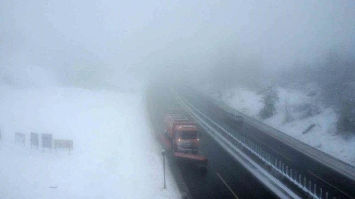 Bolu Dağı’nda sis ve kar etkili oluyor
