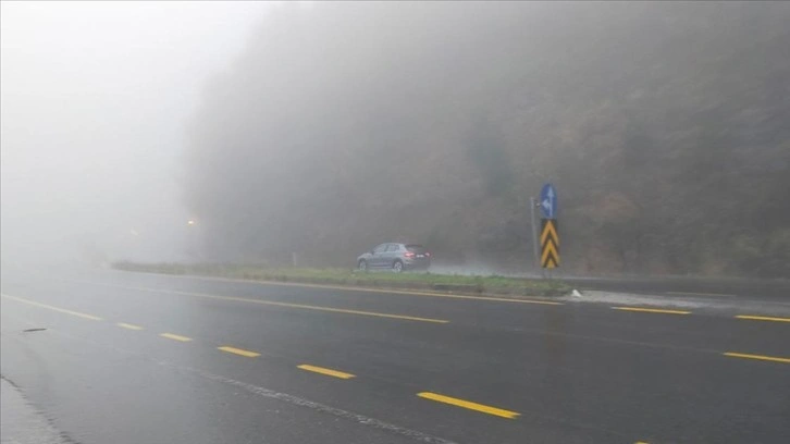 Bolu Dağı'nda sağanak ve sis etkili oluyor