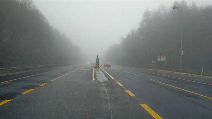 Bolu Dağı'nda sis ve sağanak etkili oldu