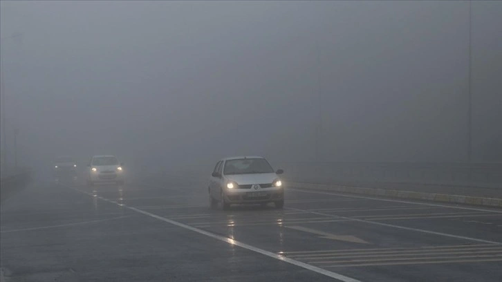 Bolu Dağı'nda sis ve sağanak etkili oluyor