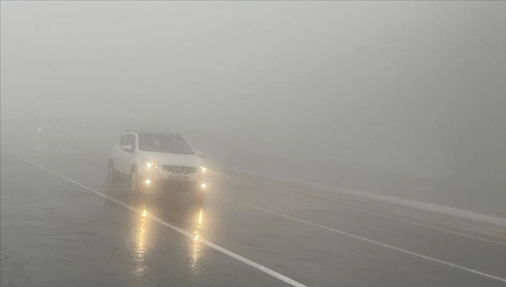 Bolu Dağı'nda sis ve sağanak ulaşımı etkiliyor