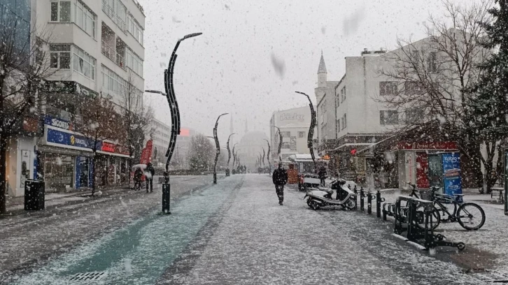 Bolu’ya lapa lapa kar yağıyor
