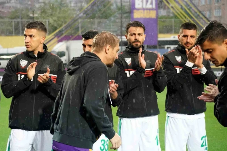 Boluspor, Süper Lig’e çıkmayı garantileyen Eyüpspor’u alkışlarla karşıladı
