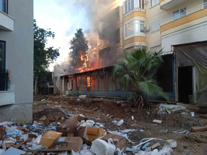 Boş restoranda yangın çıktı, mahalleli isyan etti
