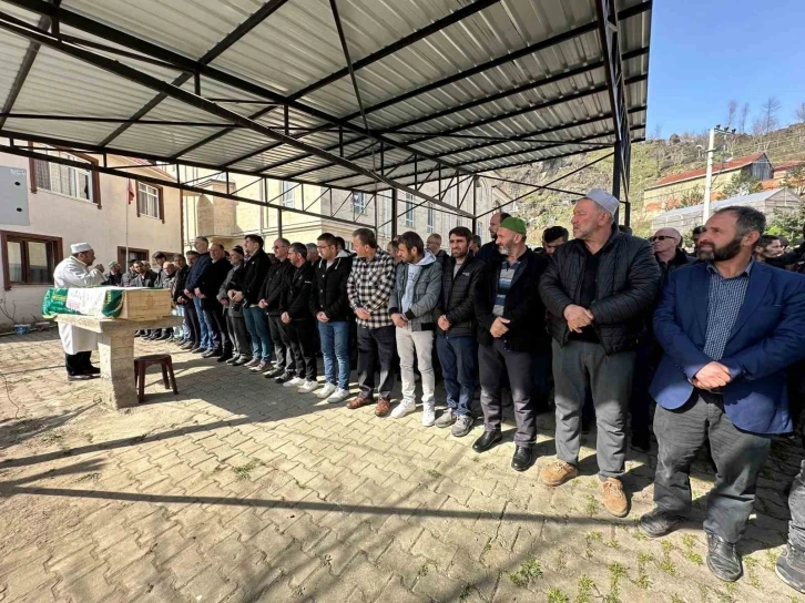 Boşanma aşamasındaki eşi tarafından öldürülen genç kadın son yolculuğuna uğurlandı
