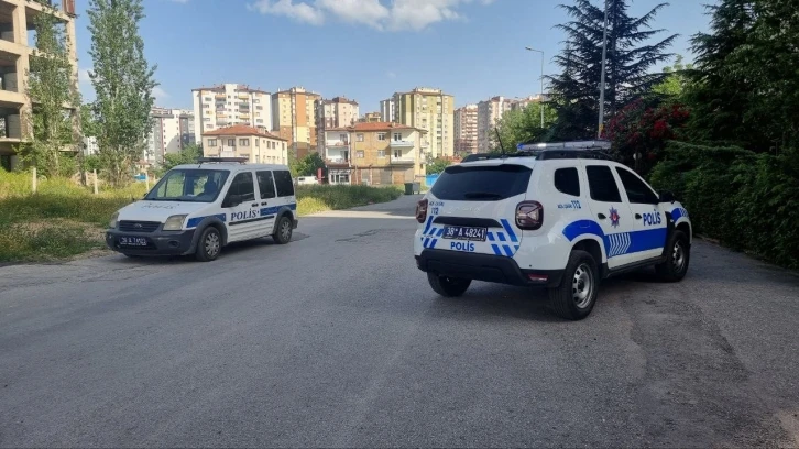 Boşanma aşamasındaki eşinin yüzünü cam parçasıyla kesti
