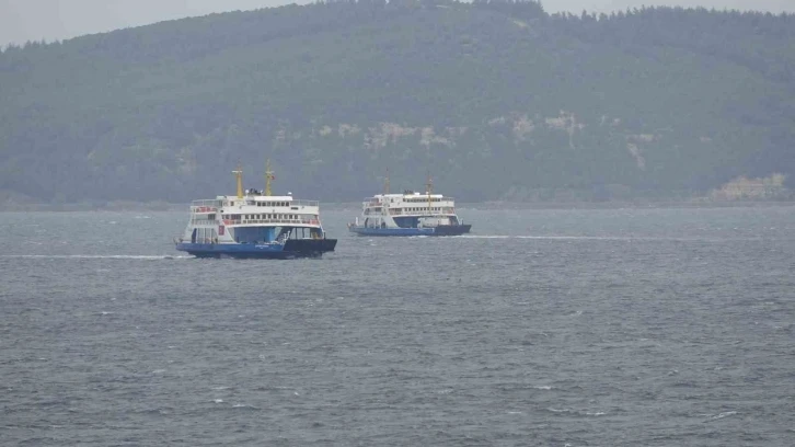 Bozcaada ve Gökçeada’ya bazı feribot seferlerine fırtına engeli
