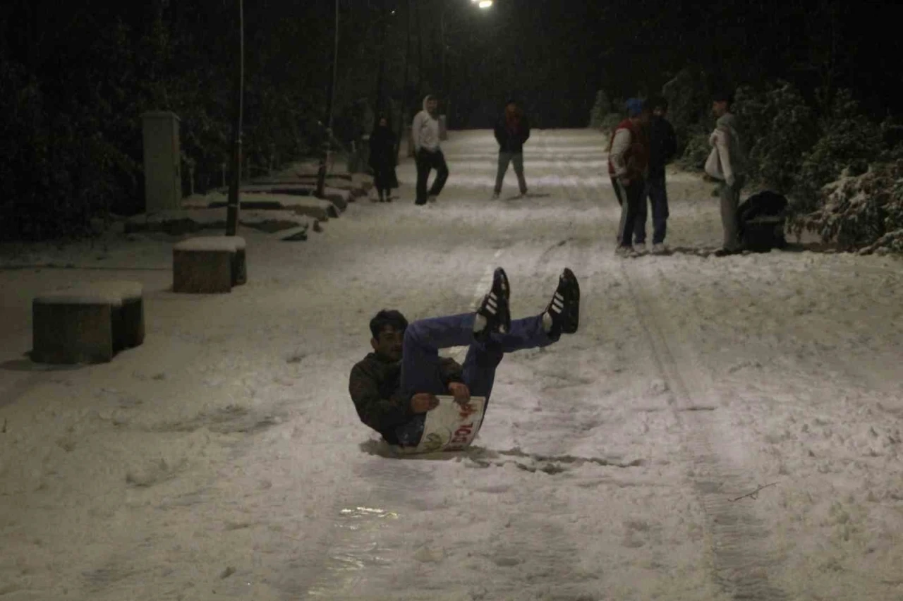 Boztepe beyaz gelinliğini giydi
