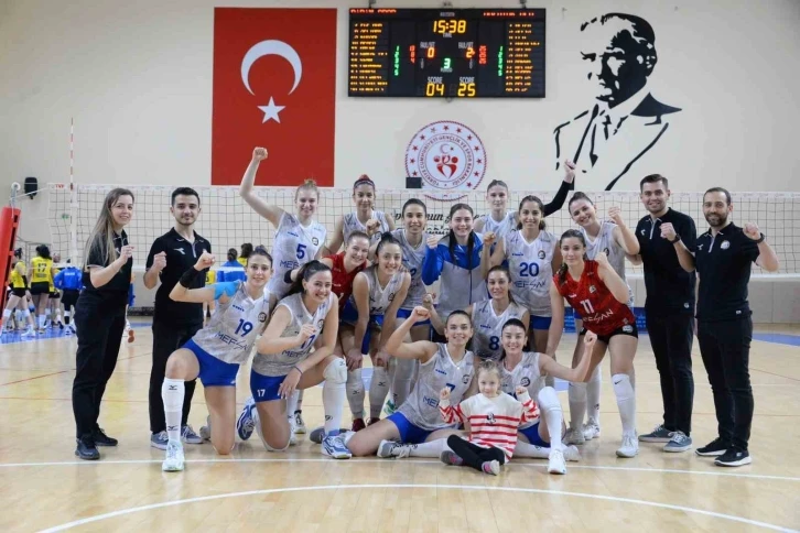 Bozüyük Belediyesi Eğitim ve Spor Kulübü Voleybol Takımı, yarı finale yükseldi
