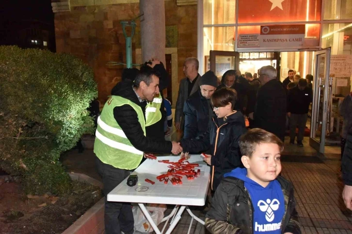 Bozüyük Belediyesi’nden Berat Kandili’nde şeker ikramı
