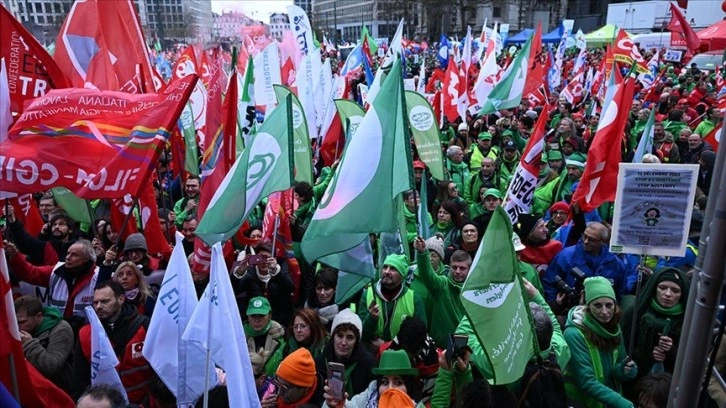 Brüksel'de kamu harcamalarını azaltma politikalarına karşı gösteri düzenlendi