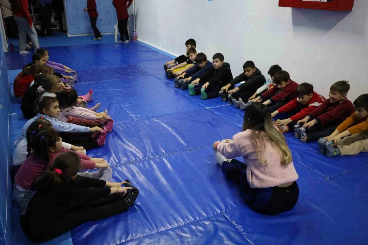 Bu okulun öğrencileri ders sonrası soluğu atölye ve spor salonlarında alıyor
