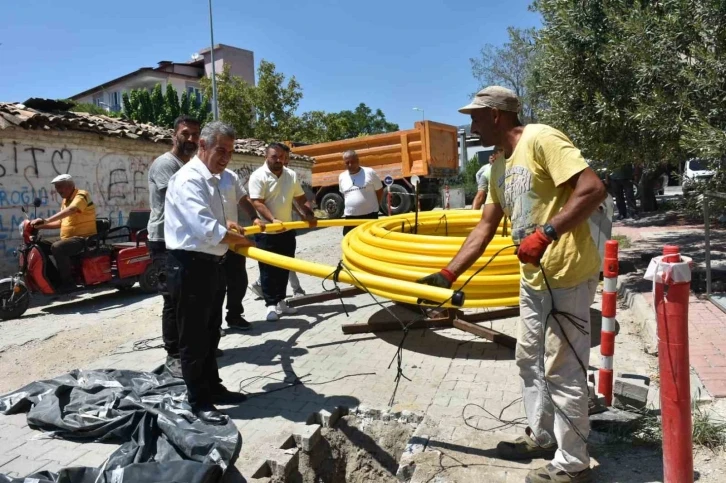 Buharkent’te doğalgaz boruları yer altına indi
