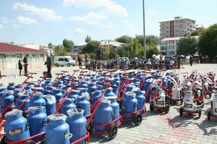 Bulanıklı çiftçilere ekipman desteği sağlandı
