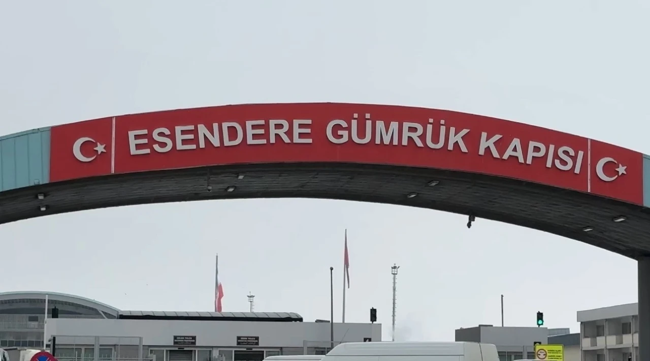 Bulduğu cüzdanı İran'dan Türkiye’ye getirerek sahibine teslim etti