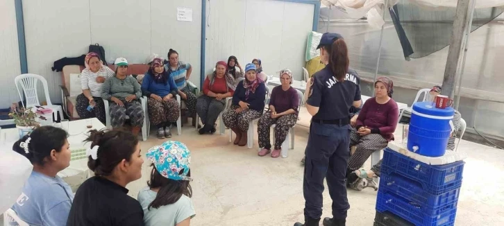 Burdur’da jandarma ekipleri vatandaşlara suçla mücadele eğitimi verdi
