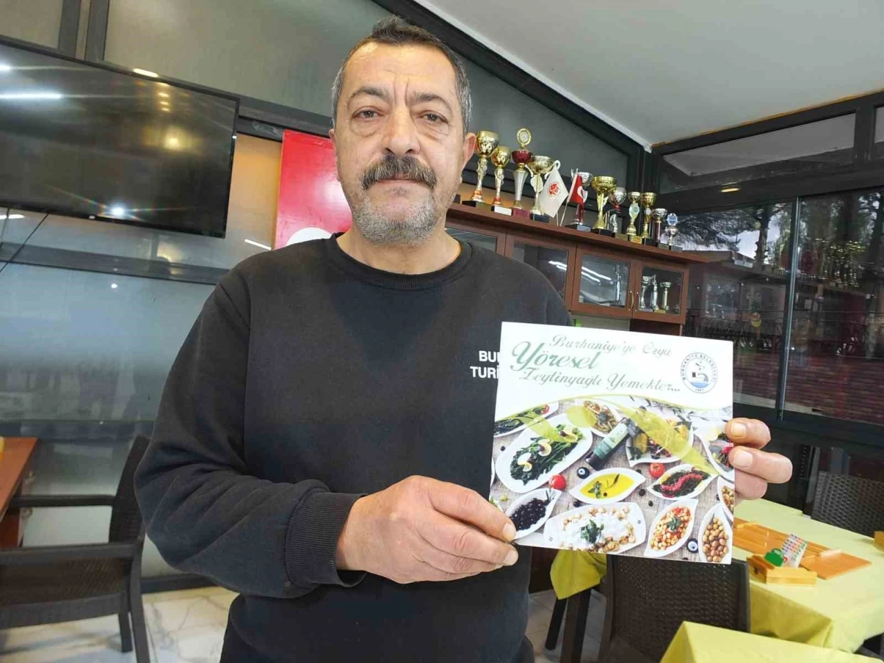 Burhaniye de zeytinyağlı yemekler kitap oldu
