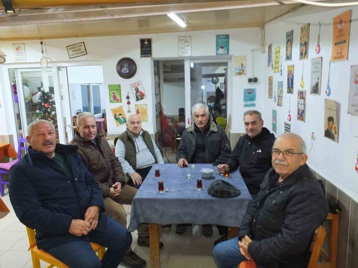 Burhaniye’nin renkli kahvehanesine yoğun ilgi
