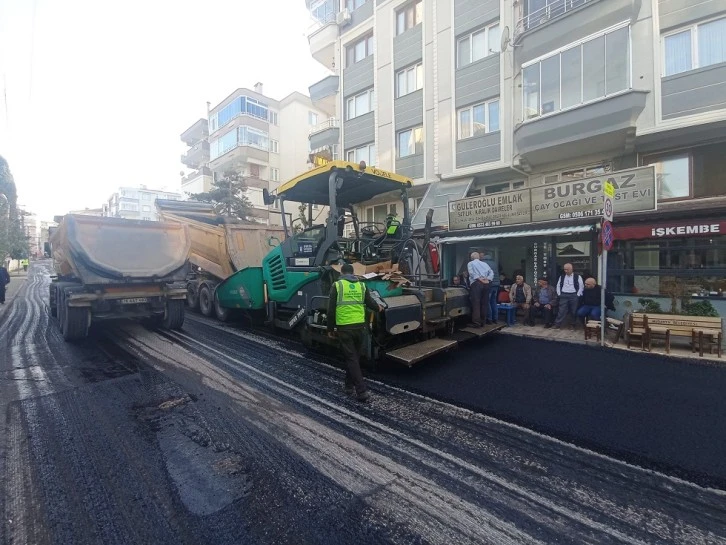 Bursa Büyükşehir Belediyesi, Güzelyalı'yı 2 bin 500 ton asfaltla konforlu hale getirdi 