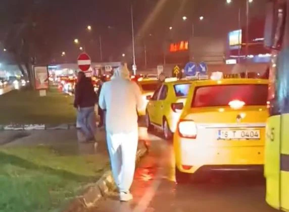 Bursa'da alışveriş merkezine geldiler, trafikten dolayı kontak kapattılar