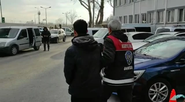 Bursa'da balkon hırsızları yakayı ele verdi