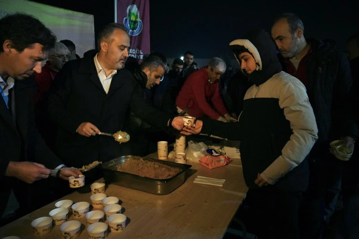 Bursa'da dualar depremzedeler için