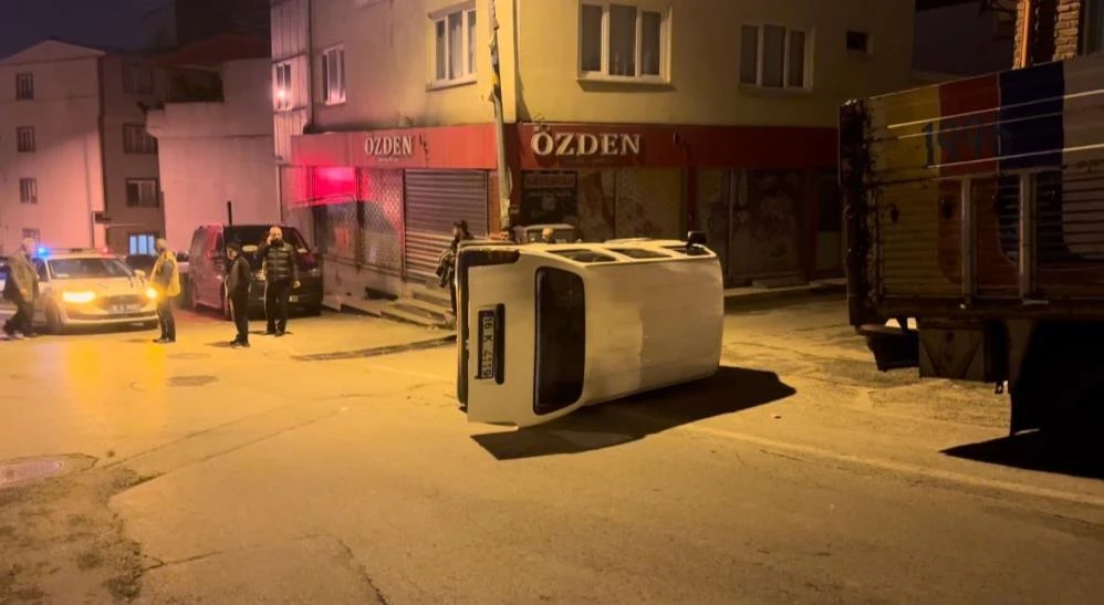 Bursa’da iki araç kafa kafaya çarpıştı: 3 yaşındaki bebek yaralandı