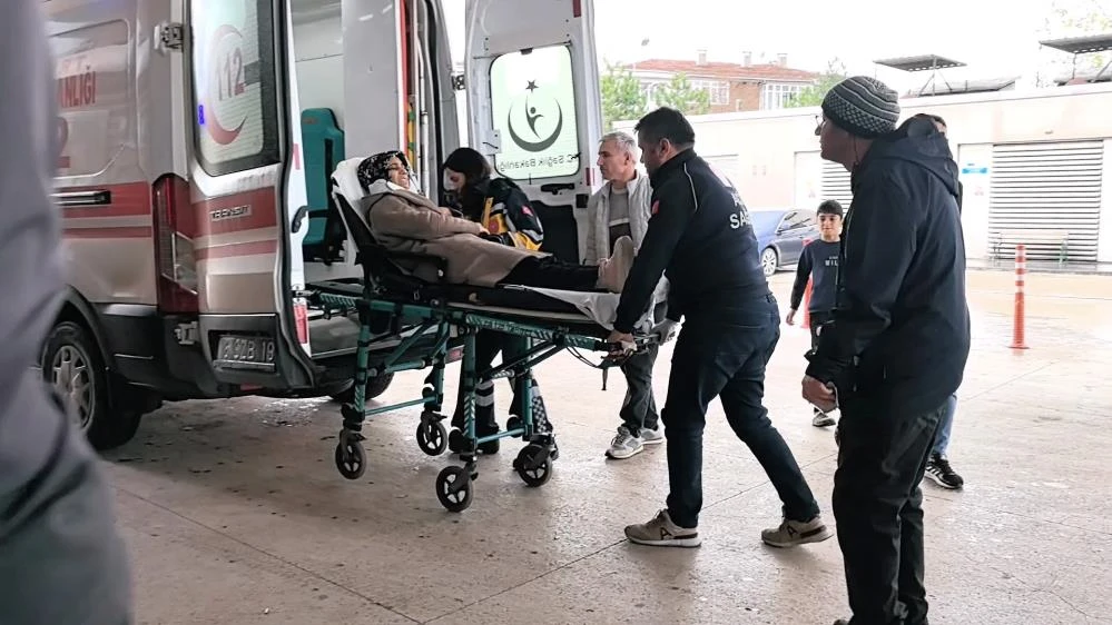 Bursa'da iki otomobil çarpıştı 3'ü çocuk 7 kişi yaralandı