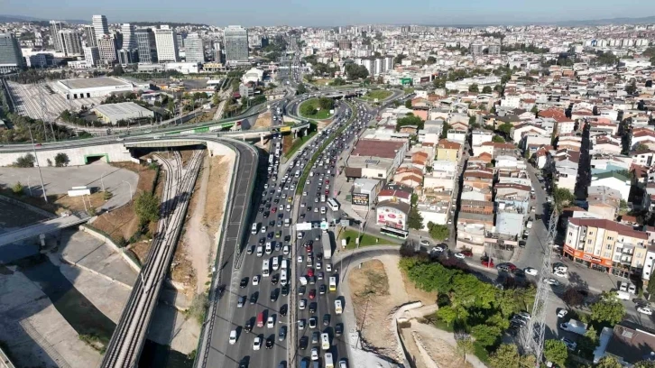 Bursa’da okulların ilk günü trafikte yoğunluk yaşanmadı