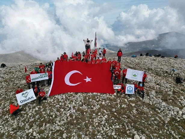 Bursa'da Osmangazili dağcıların ‘100. Yıl’ zirve tırmanışı