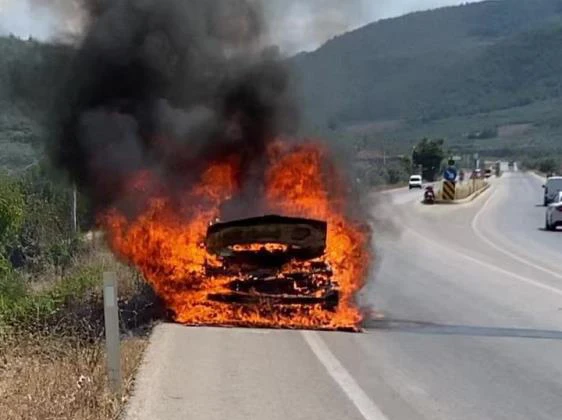 Bursa’da otomobil alevlere teslim oldu