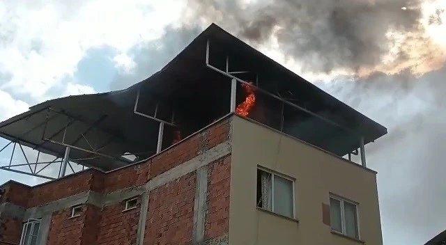 Bursa'da tarihi Abdal Simit Fırını'nı tehdit eden yangın 