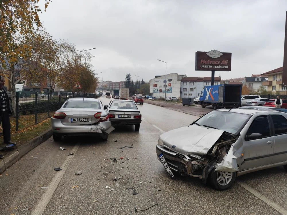 Bursa'da trafik kazası: 1’i bebek 3 kişi yaralandı