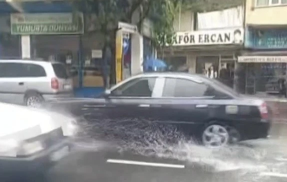 Bursa’da yağış bir anda etkisini gösterdi