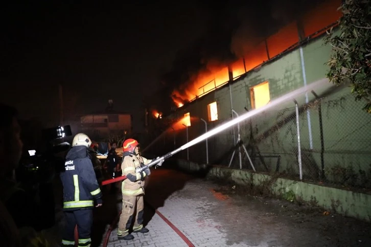 Bursa itfaiyesi deprem bölgesinde gece gündüz iş başında