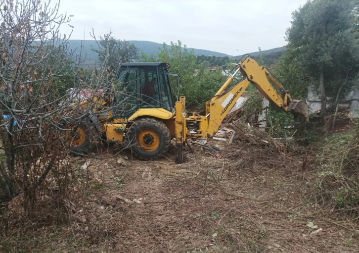 Bursa Karacabey'de metruk binalar tek tek yıkılıyor