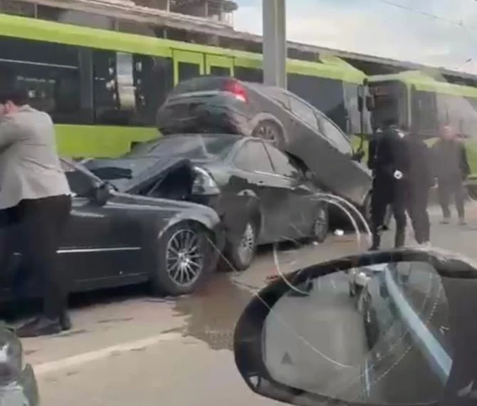 Bursa Küçüksanayi bölgesinde hayrete düşüren kaza 