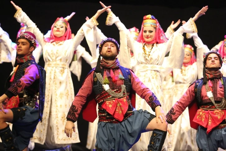 Bursa Nilüfer Halk Dansları'ndan unutulmayacak performans