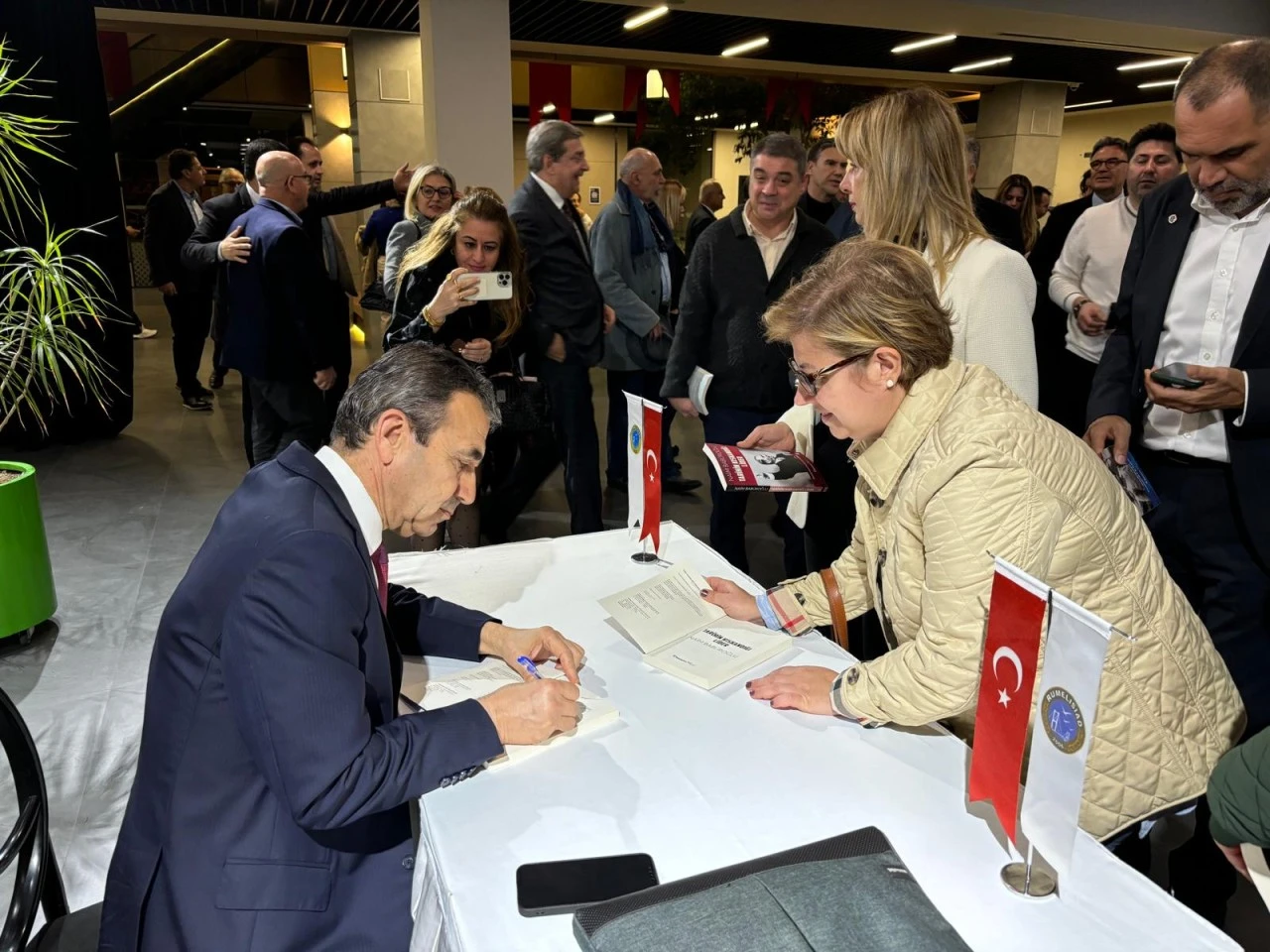 Bursa RUMELİSİAD Tarihçi-Yazar Dr. Naim Babüroğlu'nu üyeleriyle buluşturdu